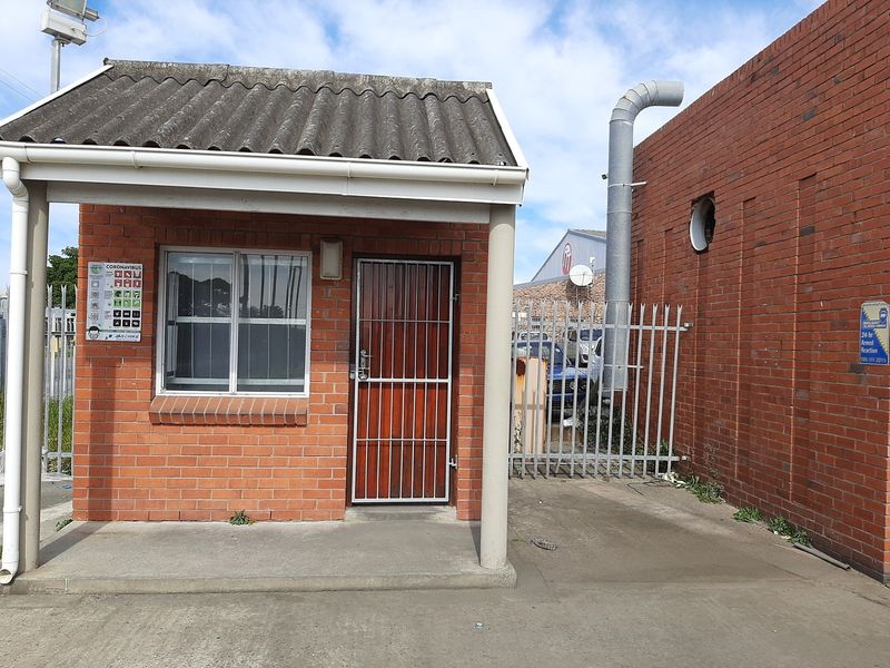 Industrial property to let just off the N2 heading West from East London Harbour. - Photo 9