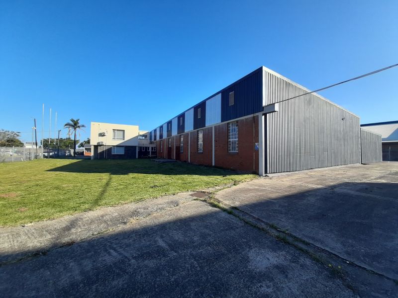 Industrial property to let just off the N2 heading West from East London Harbour. - Photo 7
