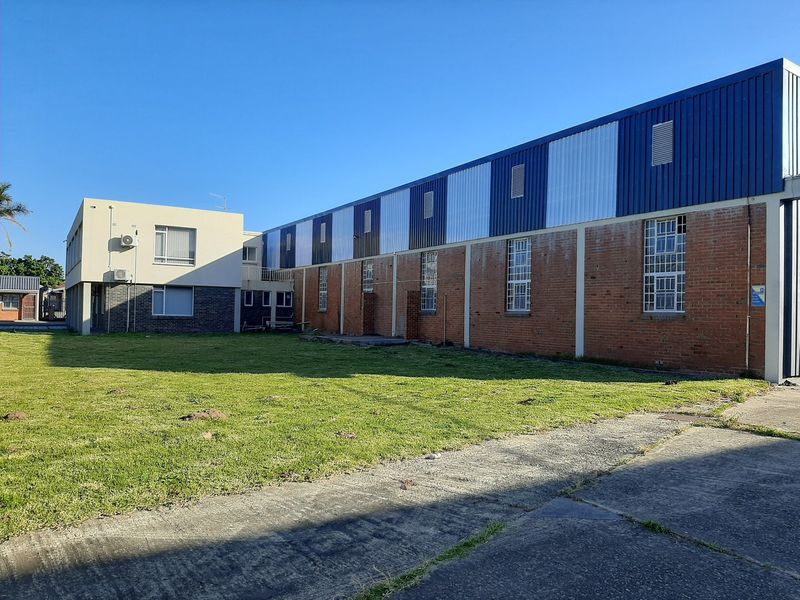 Industrial property to let just off the N2 heading West from East London Harbour. - Photo 5