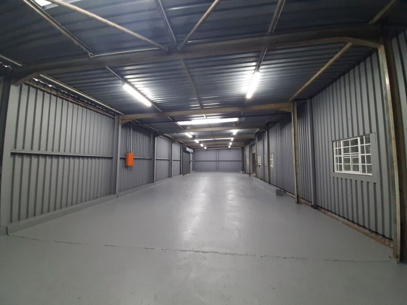 Industrial property to let just off the N2 heading West from East London Harbour. - Photo 4