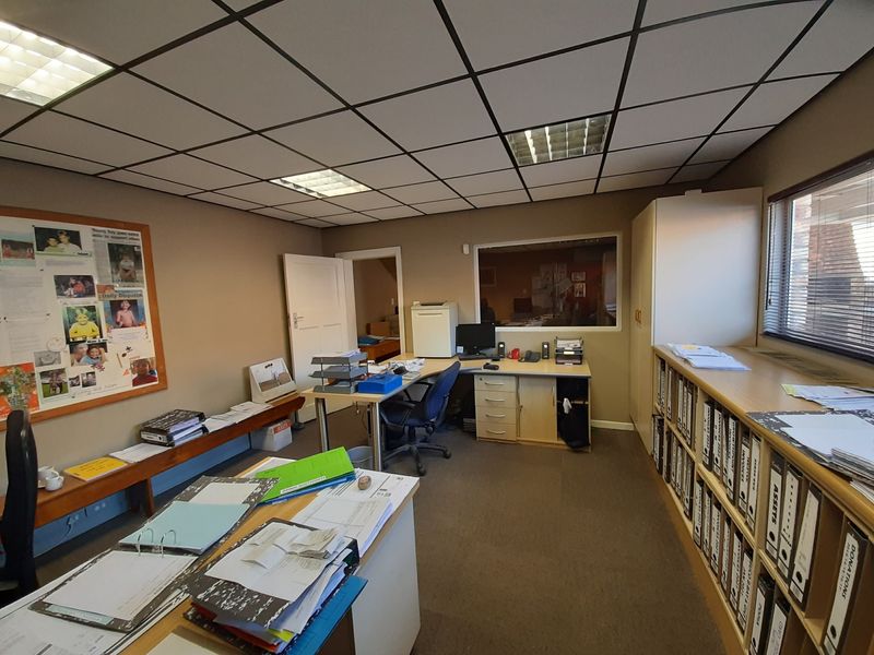 Exceptional Light Industrial Investment Opportunity – Prime North End Location, East London - Photo 10