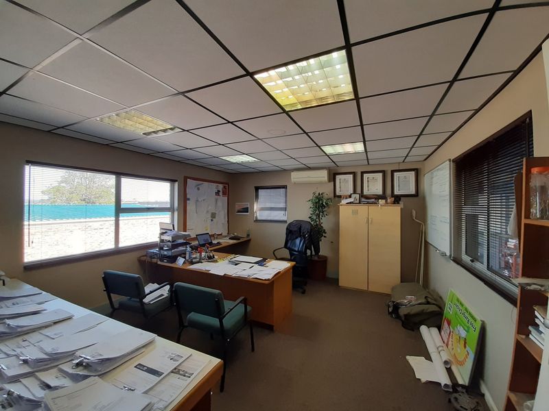 Exceptional Light Industrial Investment Opportunity – Prime North End Location, East London - Photo 6