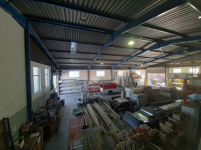 Exceptional Light Industrial Investment Opportunity – Prime North End Location, East London - Photo 5