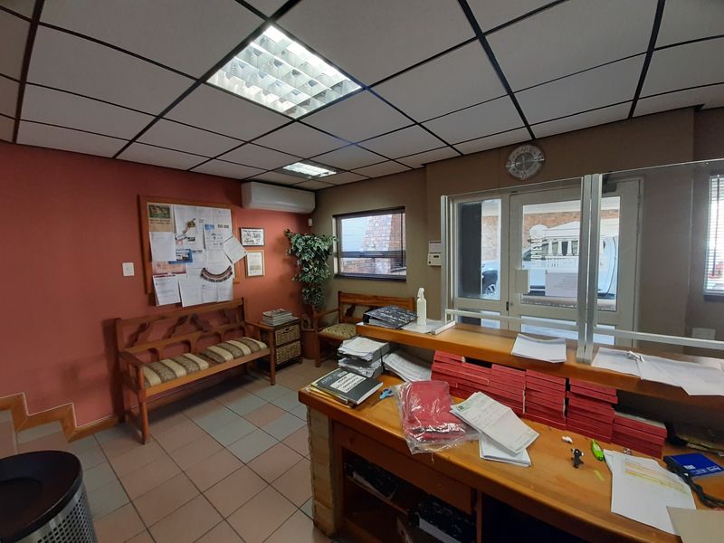 Exceptional Light Industrial Investment Opportunity – Prime North End Location, East London - Photo 3