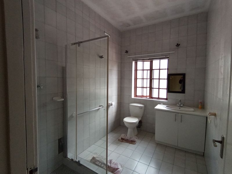 Guest House For Sale In East London - Photo 10