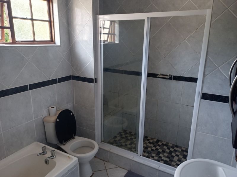Guest House For Sale In East London - Photo 8