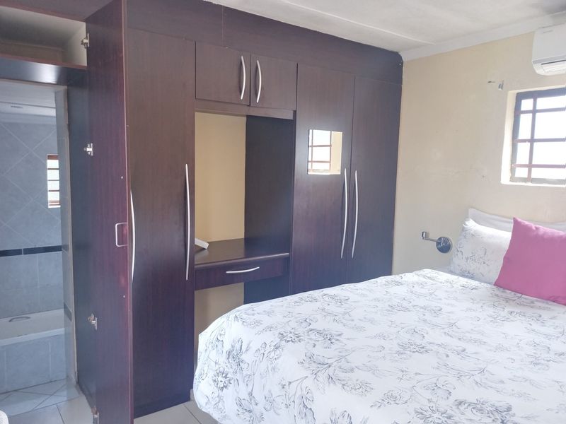 Guest House For Sale In East London - Photo 7