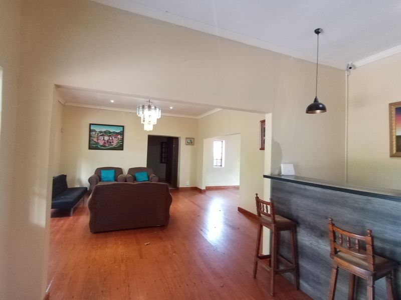 Guest House For Sale In East London - Photo 2