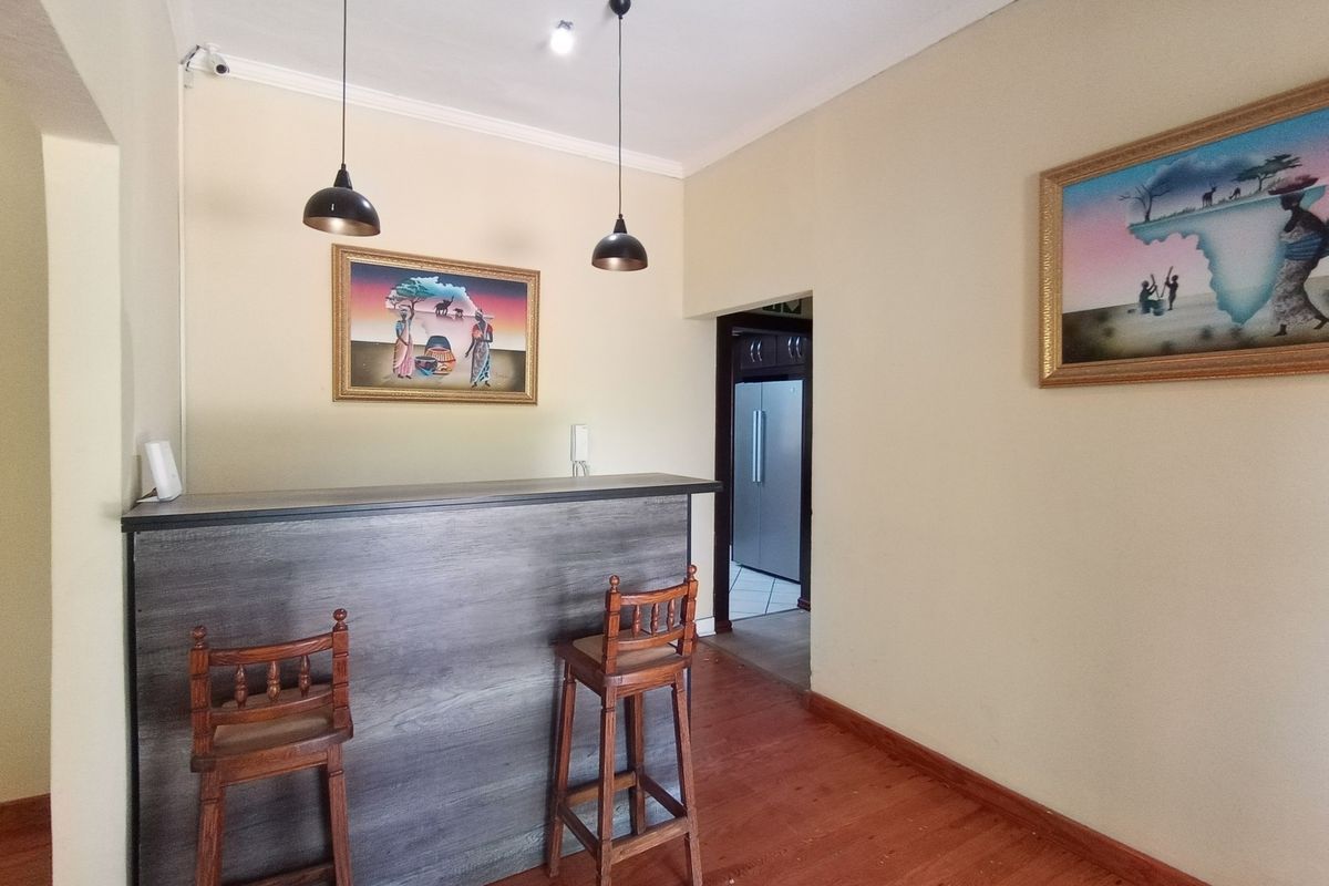 Guest House For Sale In East London - Photo 3