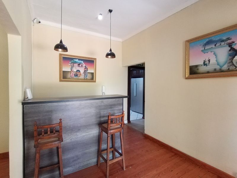 Guest House For Sale In East London - Photo 3