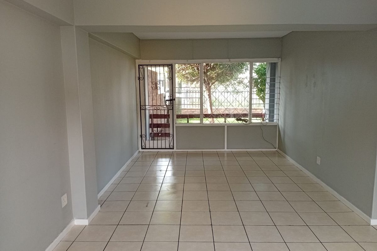 Available immediately - Photo 3