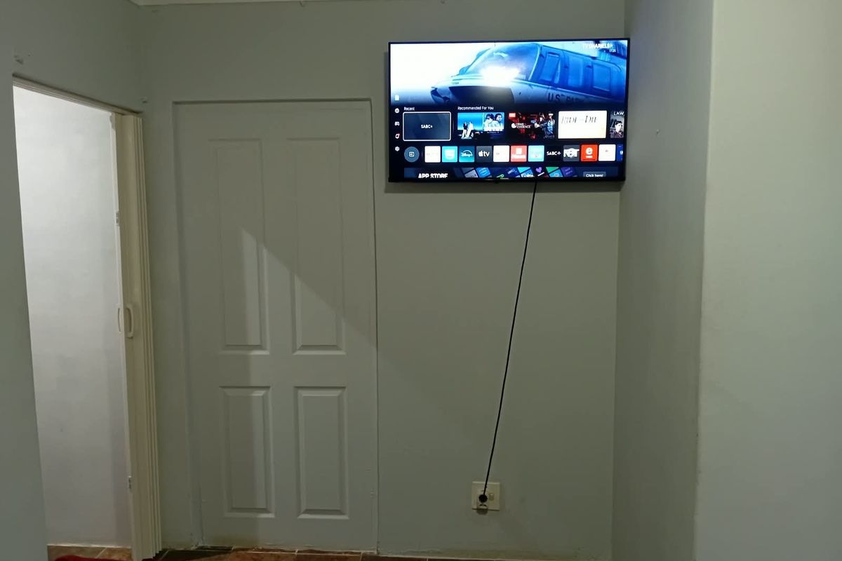 Available immediately - Photo 3