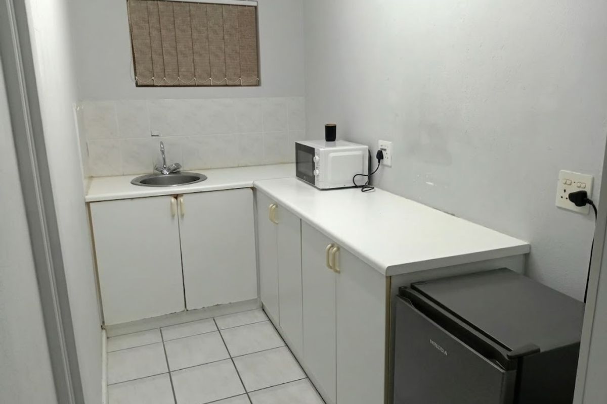 Available immediately - Photo 2
