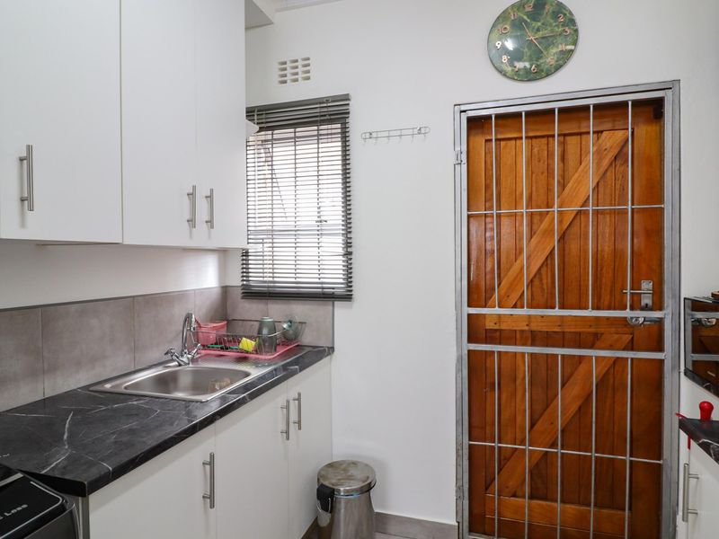 House For Sale In East London - Photo 9