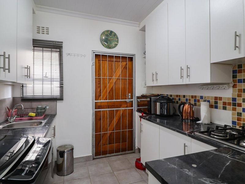 House For Sale In East London - Photo 8