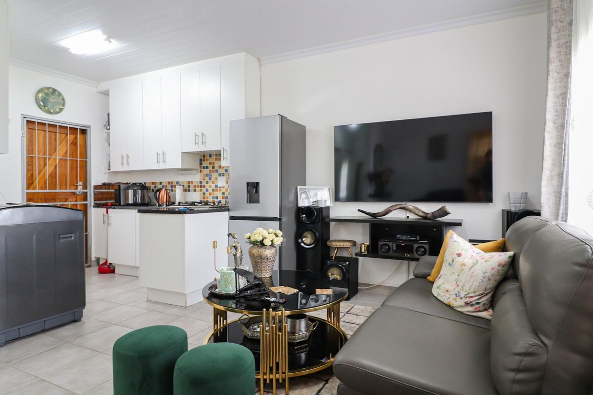 House For Sale In East London - Photo 5