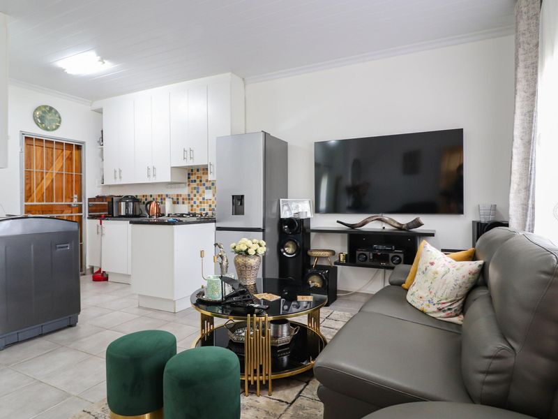 House For Sale In East London - Photo 5