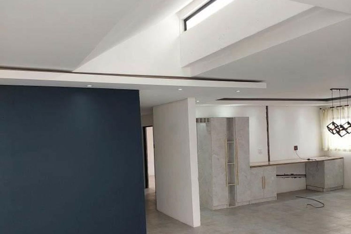 House For Sale In East London - Photo 4