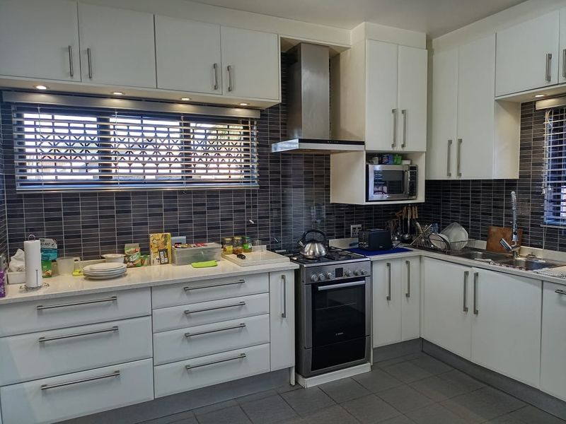 House For Sale In East London - Photo 6