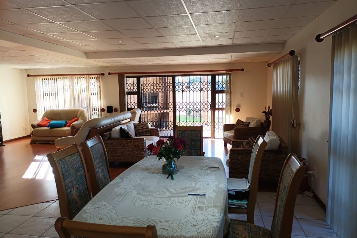 House For Sale In East London - Photo 5