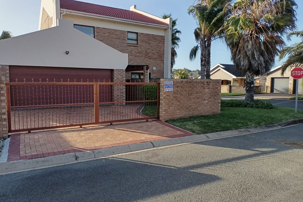 House For Sale In East London - Photo 2