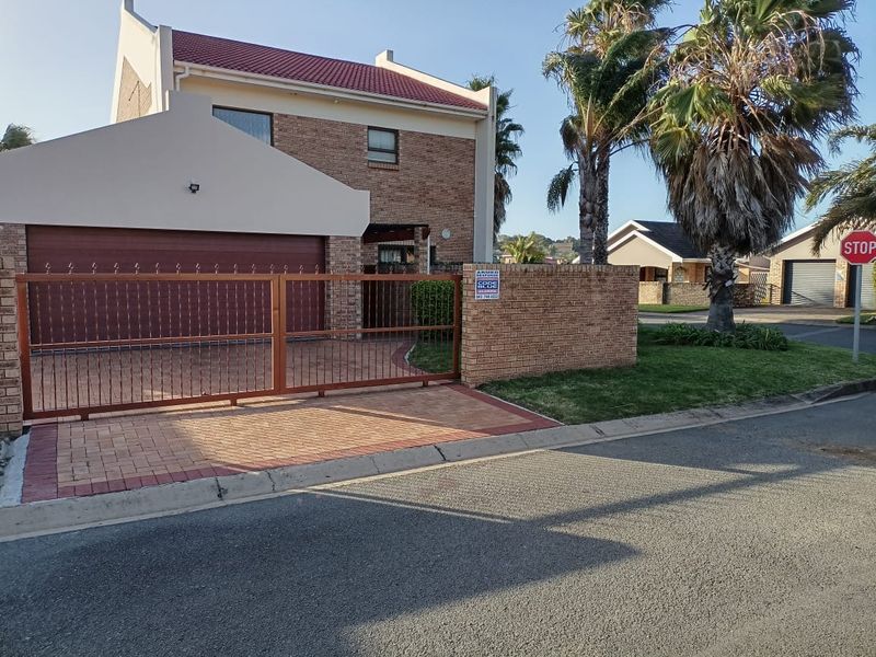 House For Sale In East London - Photo 2