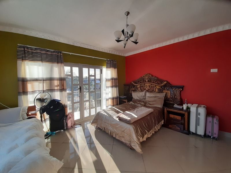 Large investment property offering multiple tenanted units with income! - Photo 8