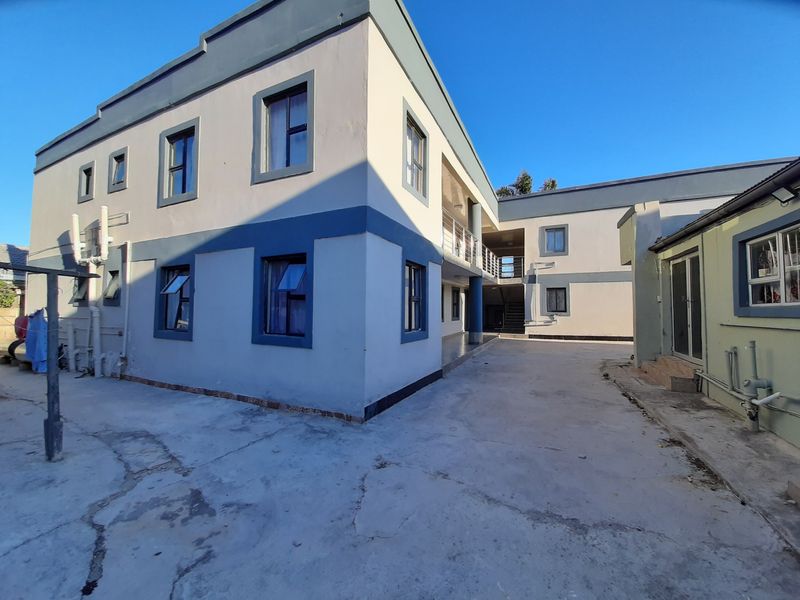 Large investment property offering multiple tenanted units with income! - Photo 6