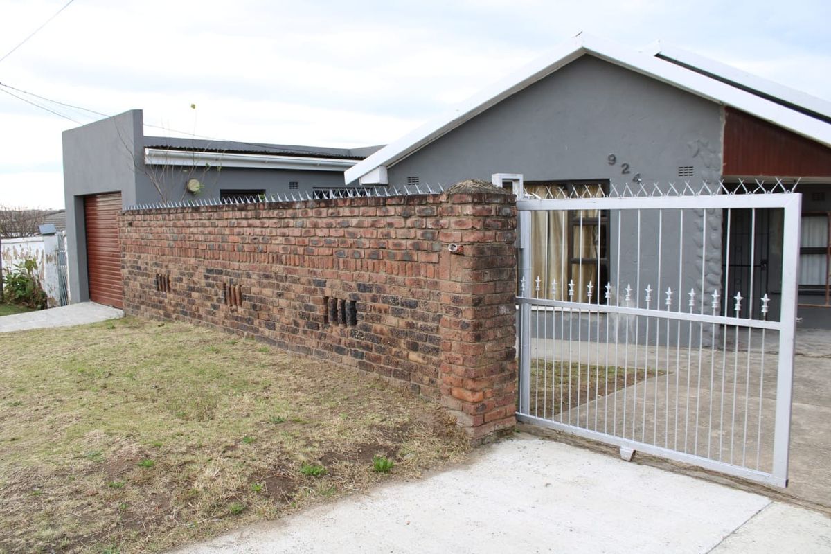 House For Sale In East London - Photo 2