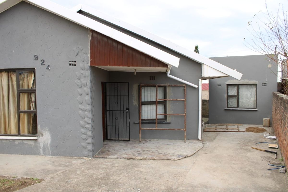 House For Sale In East London - Photo 3