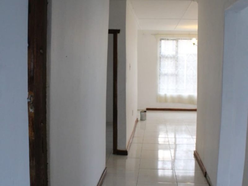 House For Sale In East London - Photo 4