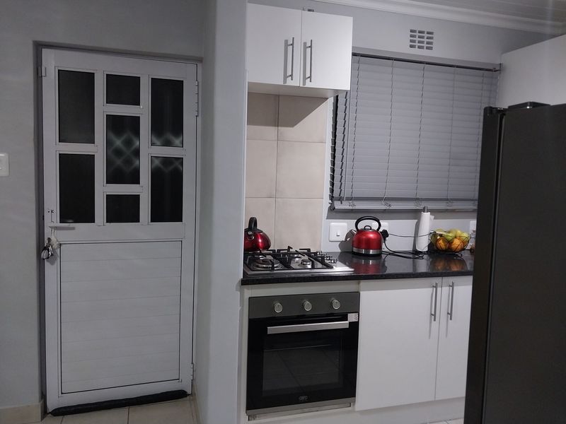 Starter Home - Photo 6