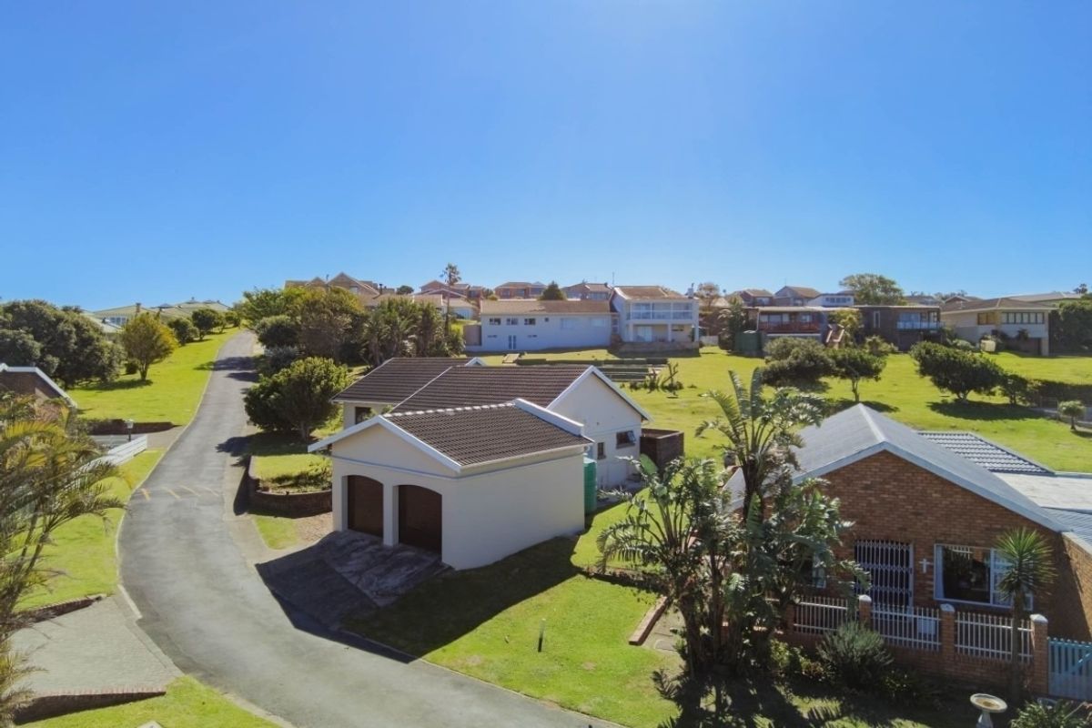 House For Sale In East London - Photo 3