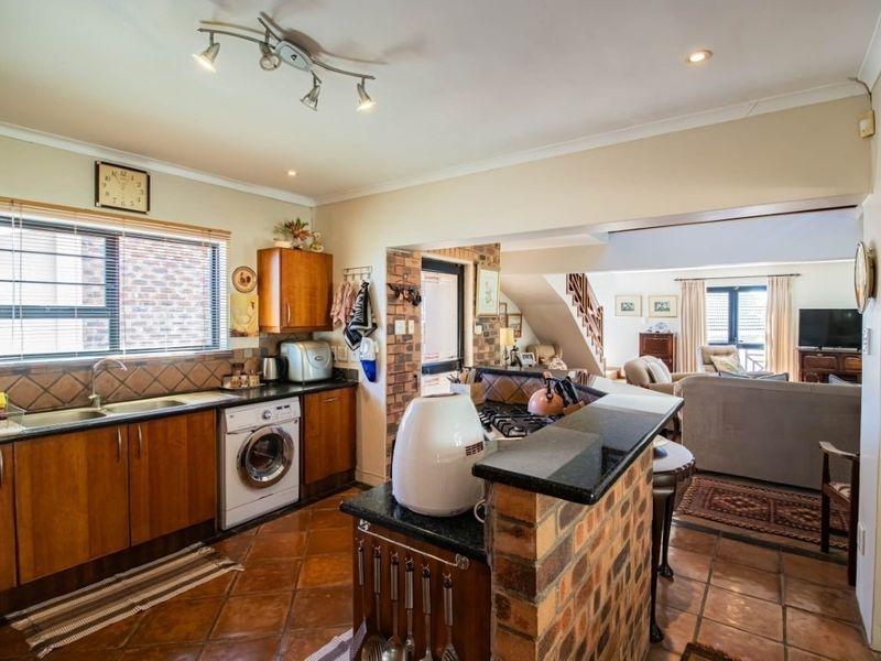 House For Sale In East London - Photo 8