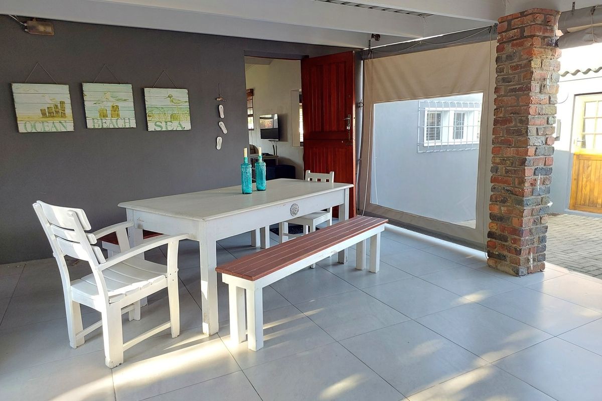 House For Sale In East London - Photo 2