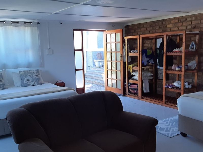 Lodge For Sale In East London - Photo 4