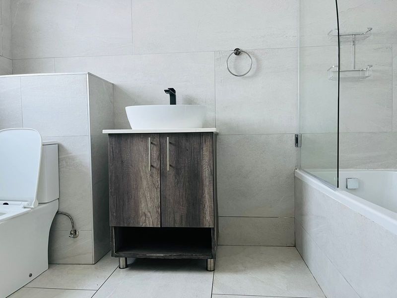 House For Sale In East London - Photo 10