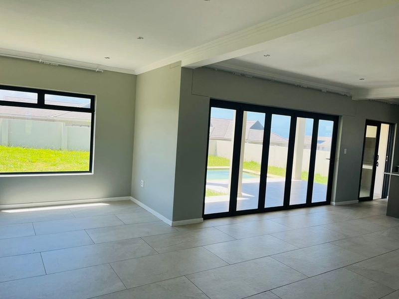 House For Sale In East London - Photo 9