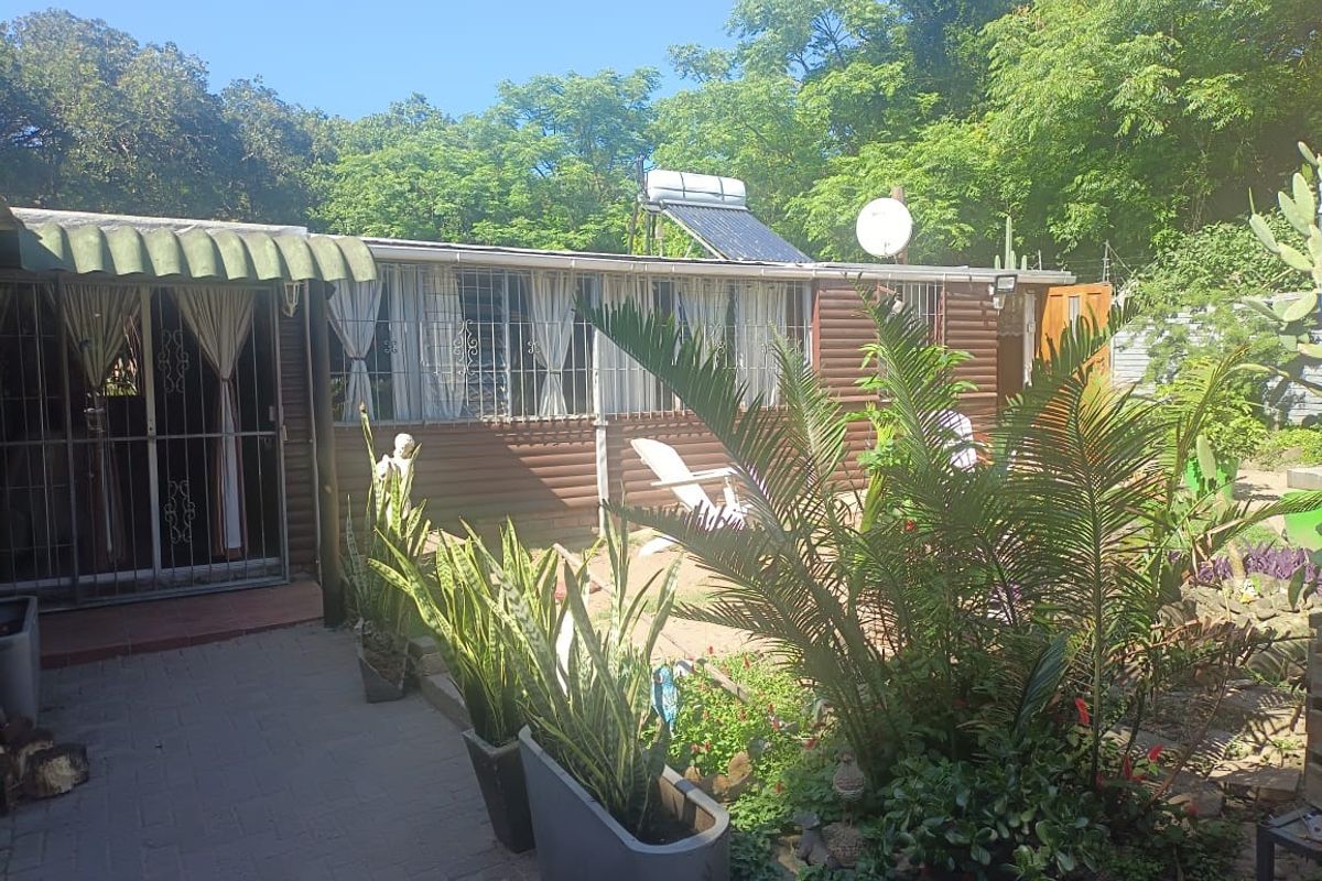 House For Sale In East London - Photo 3