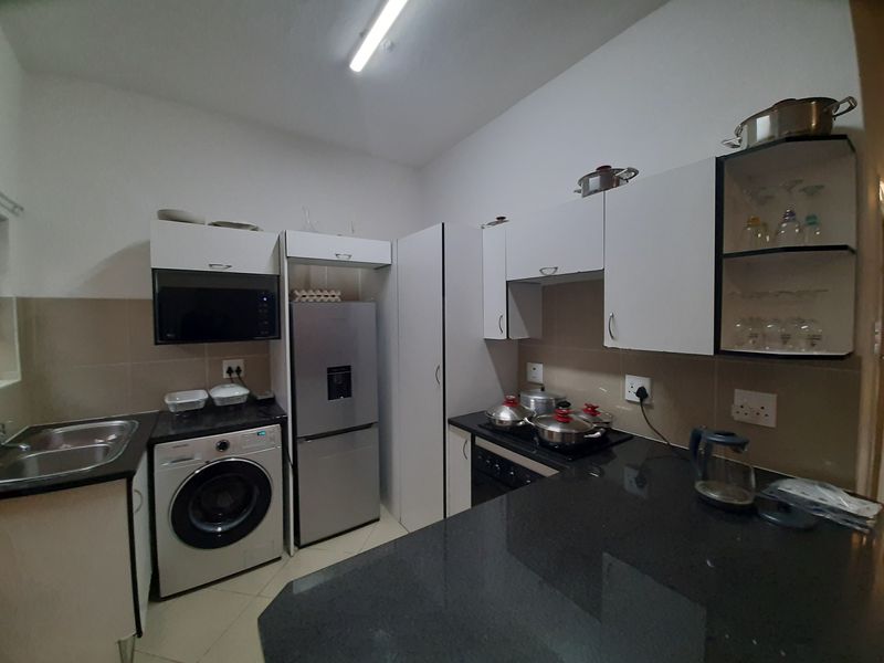 Lovely 3 bedroom affordable duplex in secure complex! - Photo 9