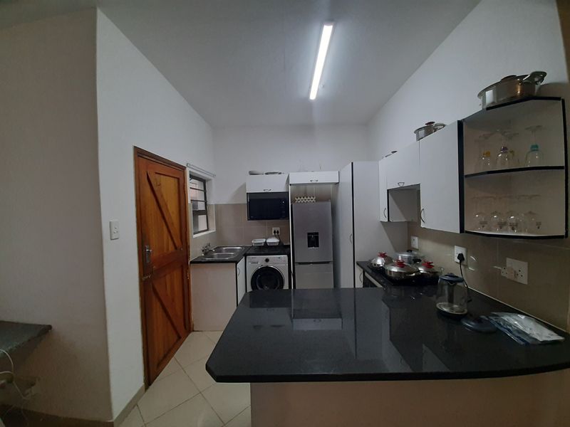 Lovely 3 bedroom affordable duplex in secure complex! - Photo 7