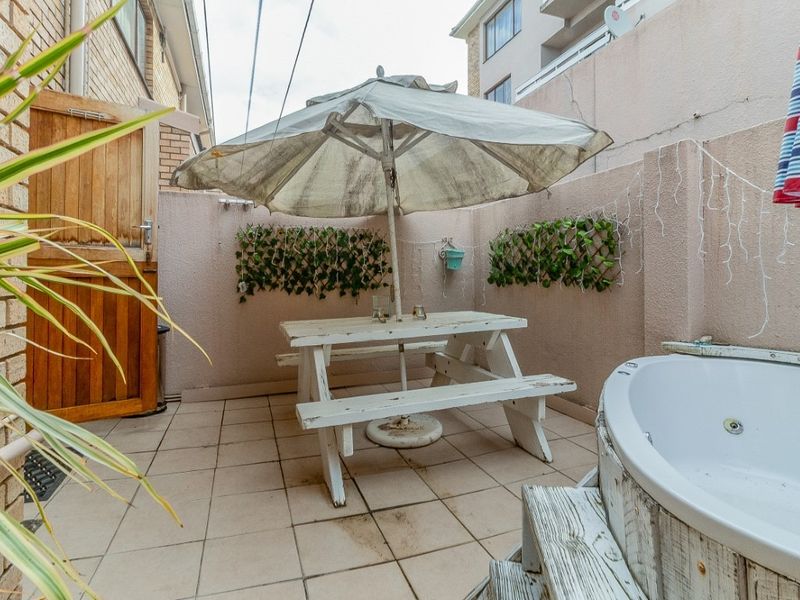 Townhouse For Sale In East London - Photo 8