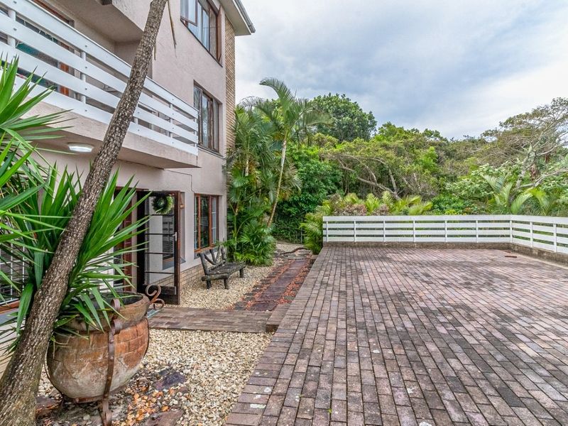 Townhouse For Sale In East London - Photo 4