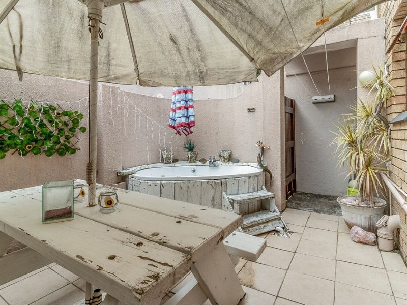 Townhouse For Sale In East London - Photo 6