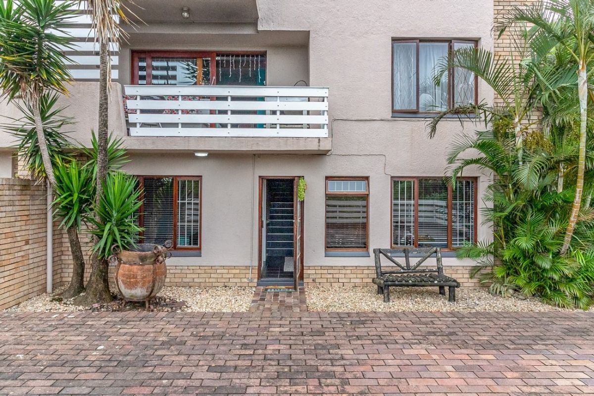 Townhouse For Sale In East London - Photo 3