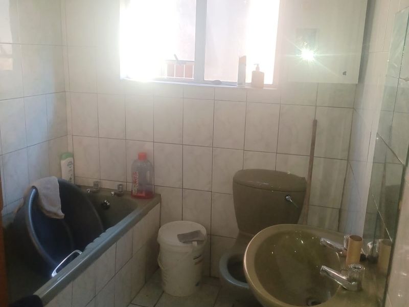 House For Sale In East London - Photo 6