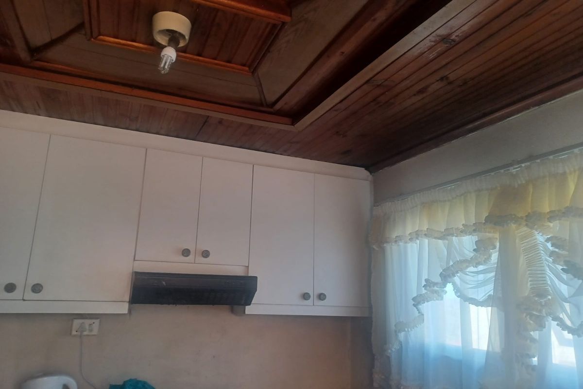 House For Sale In East London - Photo 3