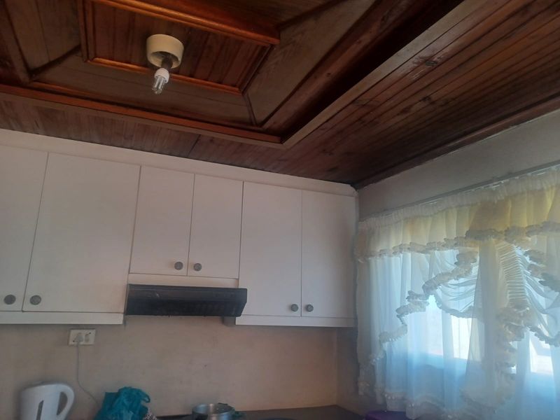 House For Sale In East London - Photo 3