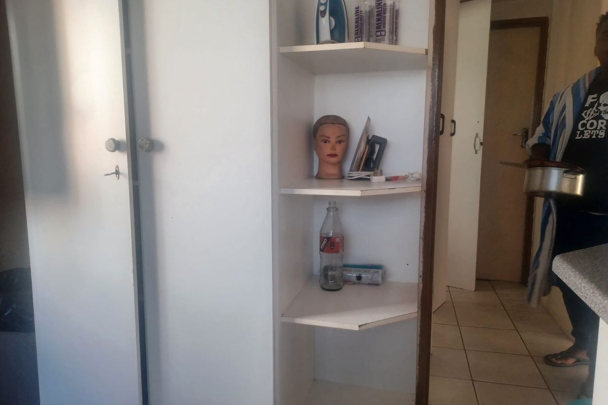 House For Sale In East London - Photo 2