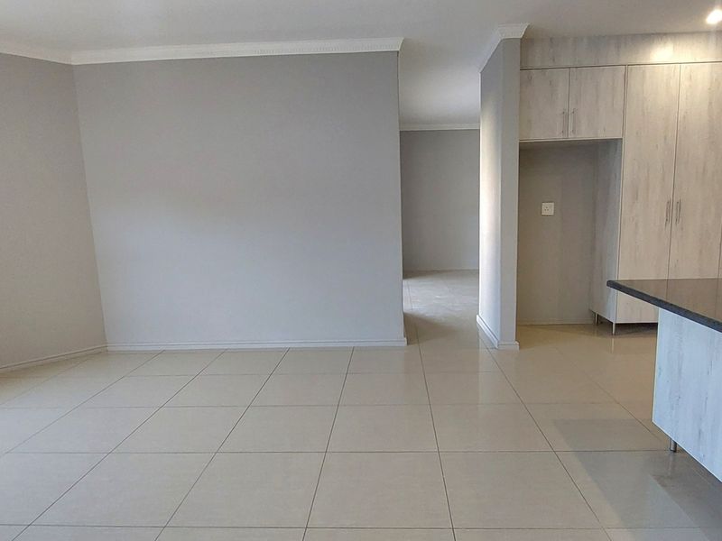 House For Sale In East London - Photo 9